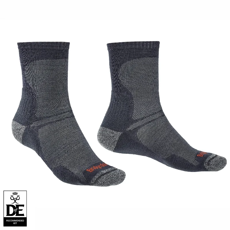 Men’s silky pocket square-Bridgedale Mens Hike Ultra Light T2 Crew Socks